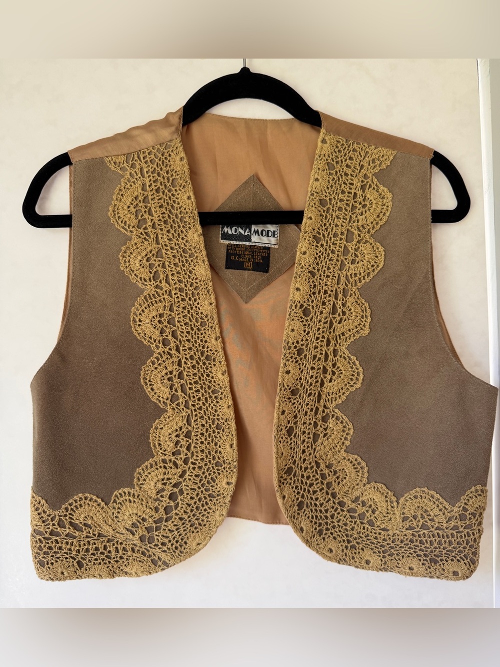VTG Mona Mode Genuine Suede Leather Vest Crochet Lace Trim Boho Western Medium
